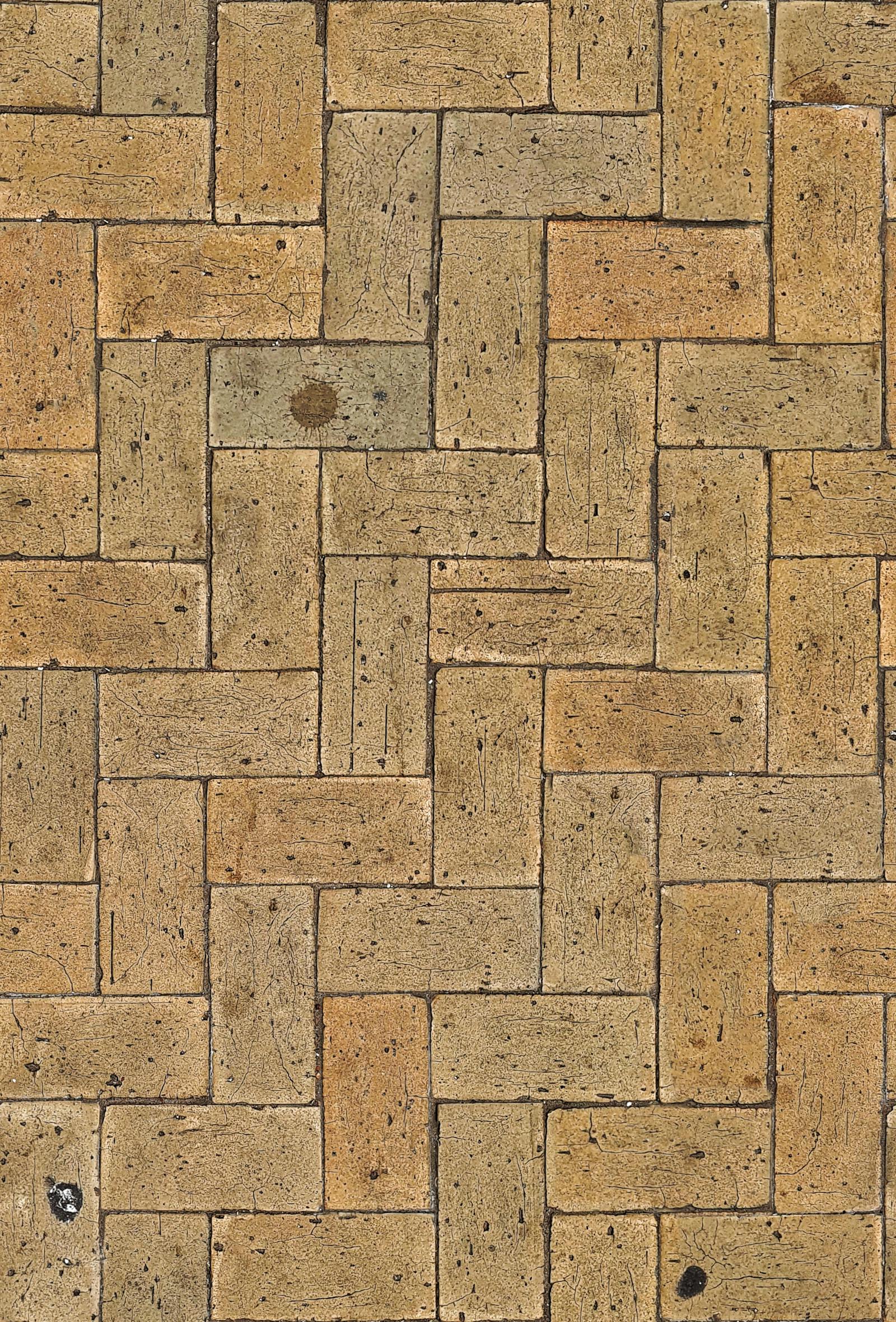 Mixed-tone concrete paver pattern used in a residential hardscape